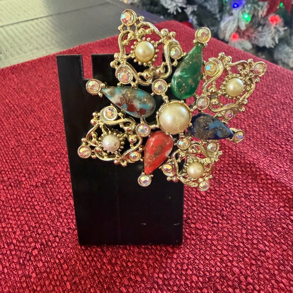 Vintage Elegant Multicolor Brooch with Gold Accents